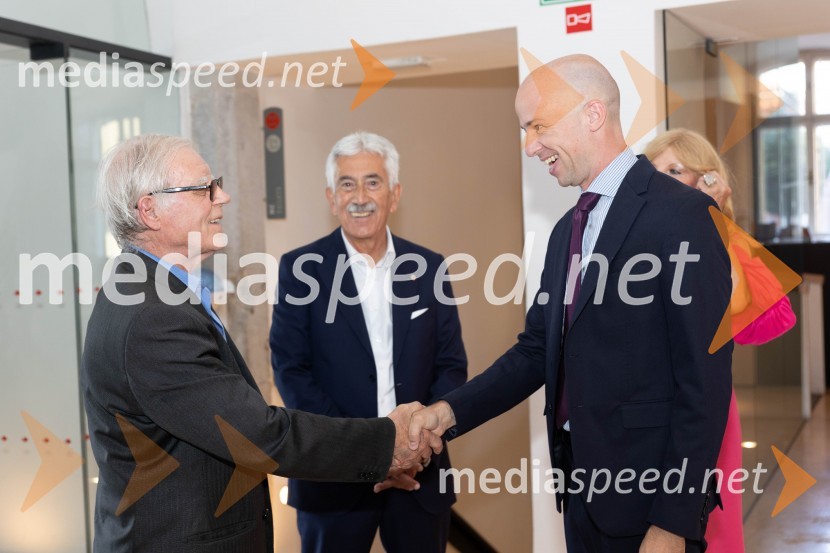  Lovro Sodja, predsednik Društva slovensko-avstrijskega prijateljstva;  Rajko Kotnik, poslovni direktor Cankarjevega doma, dosedanji predsednik Lions kluba Ljubljana Rožnik; dr. Tomaž SimetingerKatalonski nacionalni dan La Diada združen z dobrodelno prireditvijo »OBJEM«