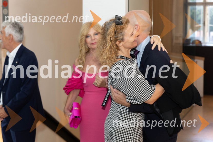  Darja Kuhar Kotnik, soustanoviteljica in podpredsednica Društva za zdravje naroda; mag. Tadeja Kuhar, predstavnica Državne revizijske komisije za odnose z javnostmi; dr. Tomaž SimetingerKatalonski nacionalni dan La Diada združen z dobrodelno prireditvijo »OBJEM«