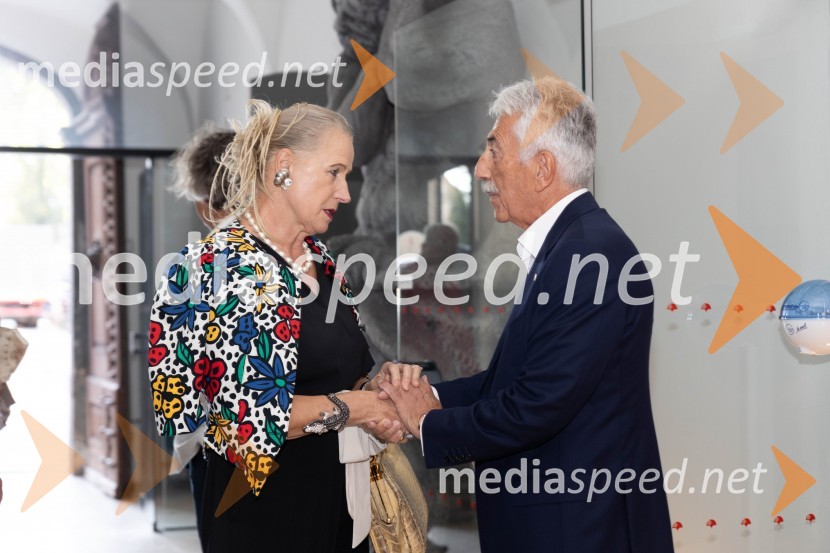  Katjuša Rojac, kiparka in galeristka;  Rajko Kotnik, poslovni direktor Cankarjevega doma, dosedanji predsednik Lions kluba Ljubljana RožnikKatalonski nacionalni dan La Diada združen z dobrodelno prireditvijo »OBJEM«