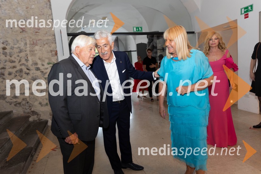  Milan Kučan, nekdanji predsednik Republike Slovenije;  Rajko Kotnik, poslovni direktor Cankarjevega doma, dosedanji predsednik Lions kluba Ljubljana Rožnik;  Flory  Banovac,  članica Lions kluba Ljubljana Rožnik in članica Sveta izolske bolnišnice;  Darja Kuhar Kotnik, soustanoviteljica in podpredsednica Društva za zdravje narodaKatalonski nacionalni dan La Diada združen z dobrodelno prireditvijo »OBJEM«