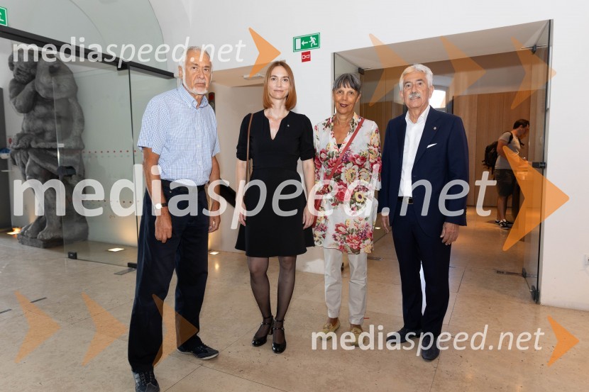 dr. Janez Stergar;  Krystyna Schreiber, predstavnica Vlade Katalonije za države srednje Evrope; prof. Vanja  Sterga;  Rajko Kotnik, poslovni direktor Cankarjevega doma, dosedanji predsednik Lions kluba Ljubljana RožnikKatalonski nacionalni dan La Diada združen z dobrodelno prireditvijo »OBJEM«