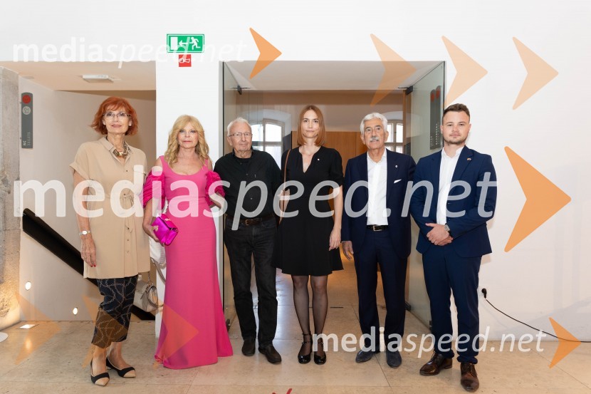  Darinka Pavlič Kamien, strokovnjakinja za komuniciranje;  Darja Kuhar Kotnik, soustanoviteljica in podpredsednica Društva za zdravje naroda; dr. Peter Kamien;  Krystyna Schreiber, predstavnica Vlade Katalonije za države srednje Evrope;  Rajko Kotnik, poslovni direktor Cankarjevega doma, dosedanji predsednik Lions kluba Ljubljana Rožnik;  Andrej Omerzel, univ. dipl. prav.Katalonski nacionalni dan La Diada združen z dobrodelno prireditvijo »OBJEM«