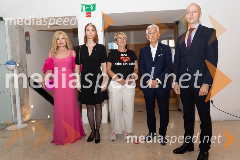  Darja Kuhar Kotnik, soustanoviteljica in podpredsednica Društva za zdravje naroda;  Krystyna Schreiber, predstavnica Vlade Katalonije za države srednje Evrope; mag. Romana Lesjak, županja, Črna na Koroškem;  Rajko Kotnik, poslovni direktor Cankarjevega doma, dosedanji predsednik Lions kluba Ljubljana Rožnik; dr. Tomaž SimetingerKatalonski nacionalni dan La Diada združen z dobrodelno prireditvijo »OBJEM«