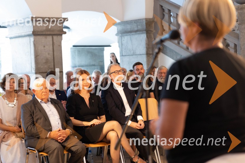  Milan Kučan, nekdanji predsednik Republike Slovenije;  Krystyna Schreiber, predstavnica Vlade Katalonije za države srednje Evrope;  Juan Arístegui Laborde, veleposlanik Kraljevine ŠpanijeKatalonski nacionalni dan La Diada združen z dobrodelno prireditvijo »OBJEM«