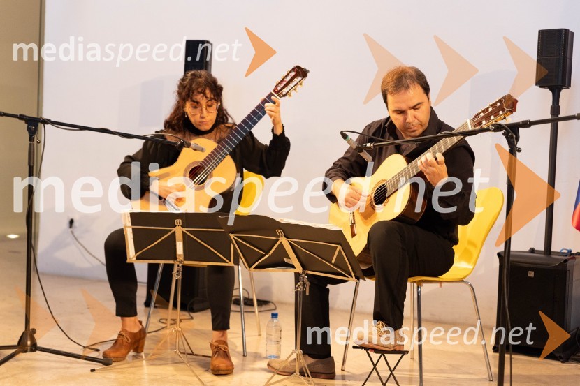  Kitarista -  Duet Ribera SabatKatalonski nacionalni dan La Diada združen z dobrodelno prireditvijo »OBJEM«