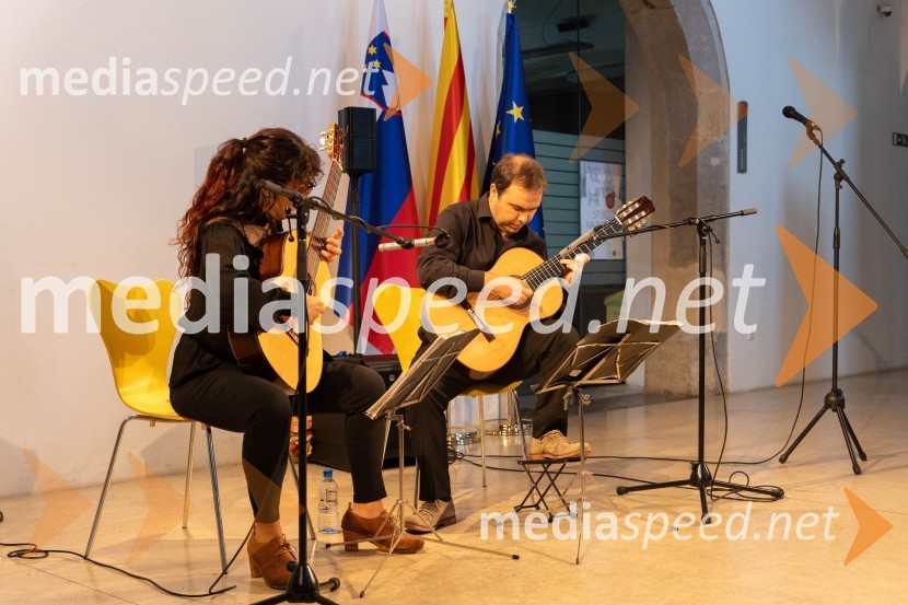  Kitarista -  Duet Ribera SabatKatalonski nacionalni dan La Diada združen z dobrodelno prireditvijo »OBJEM«