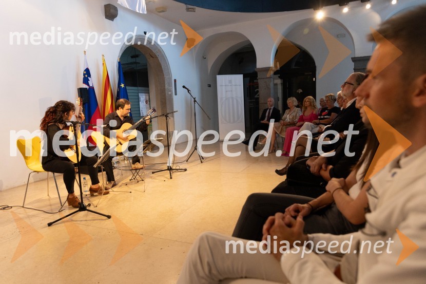  Kitarista -  Duet Ribera SabatKatalonski nacionalni dan La Diada združen z dobrodelno prireditvijo »OBJEM«