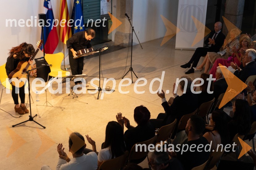  Kitarista -  Duet Ribera SabatKatalonski nacionalni dan La Diada združen z dobrodelno prireditvijo »OBJEM«