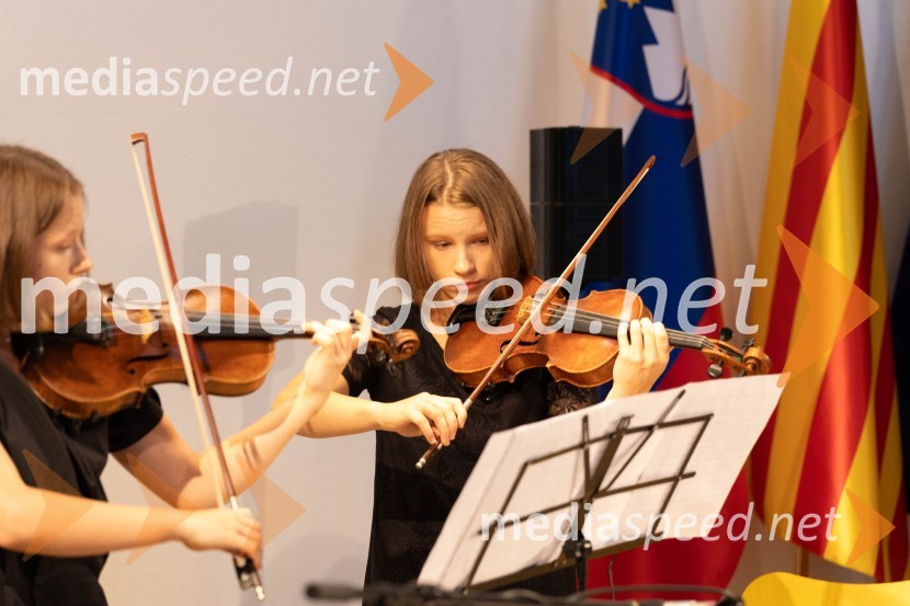  Sofiia Kiselak;  Anya KiselakKatalonski nacionalni dan La Diada združen z dobrodelno prireditvijo »OBJEM«