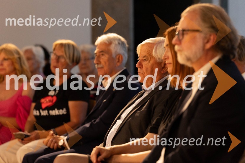  Darja Kuhar Kotnik, soustanoviteljica in podpredsednica Društva za zdravje naroda; mag. Romana Lesjak, županja, Črna na Koroškem;  Rajko Kotnik, poslovni direktor Cankarjevega doma, dosedanji predsednik Lions kluba Ljubljana Rožnik;  Milan Kučan, nekdanji predsednik Republike Slovenije;  Krystyna Schreiber, predstavnica Vlade Katalonije za države srednje Evrope;  Juan Arístegui Laborde, veleposlanik Kraljevine ŠpanijeKatalonski nacionalni dan La Diada združen z dobrodelno prireditvijo »OBJEM«