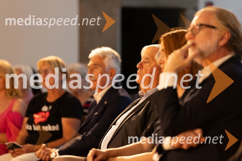 mag. Romana Lesjak, županja, Črna na Koroškem;  Rajko Kotnik, poslovni direktor Cankarjevega doma, dosedanji predsednik Lions kluba Ljubljana Rožnik;  Milan Kučan, nekdanji predsednik Republike Slovenije;  Krystyna Schreiber, predstavnica Vlade Katalonije za države srednje Evrope;  Juan Arístegui Laborde, veleposlanik Kraljevine ŠpanijeKatalonski nacionalni dan La Diada združen z dobrodelno prireditvijo »OBJEM«