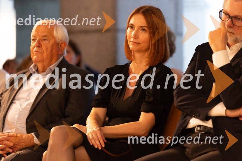  Milan Kučan, nekdanji predsednik Republike Slovenije;  Krystyna Schreiber, predstavnica Vlade Katalonije za države srednje Evrope;  Juan Arístegui Laborde, veleposlanik Kraljevine ŠpanijeKatalonski nacionalni dan La Diada združen z dobrodelno prireditvijo »OBJEM«