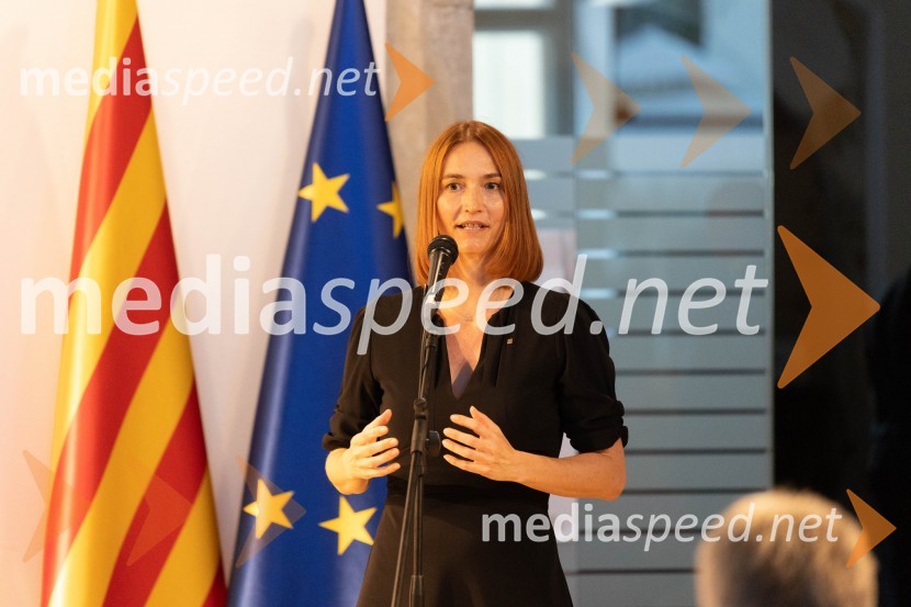  Krystyna Schreiber, predstavnica Vlade Katalonije za države srednje EvropeKatalonski nacionalni dan La Diada združen z dobrodelno prireditvijo »OBJEM«