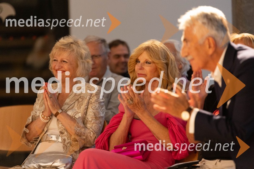  ... ;  Darja Kuhar Kotnik, soustanoviteljica in podpredsednica Društva za zdravje naroda;  Rajko Kotnik, poslovni direktor Cankarjevega domaKatalonski nacionalni dan La Diada združen z dobrodelno prireditvijo »OBJEM«