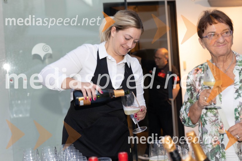  ... ;  Dunja Bohorič, lionistkaKatalonski nacionalni dan La Diada združen z dobrodelno prireditvijo »OBJEM«