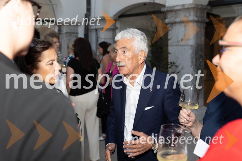  Rajko Kotnik, bivši višji državni odvetnik, predsednik Lions kluba Ljubljana RožnikKatalonski nacionalni dan La Diada združen z dobrodelno prireditvijo »OBJEM«