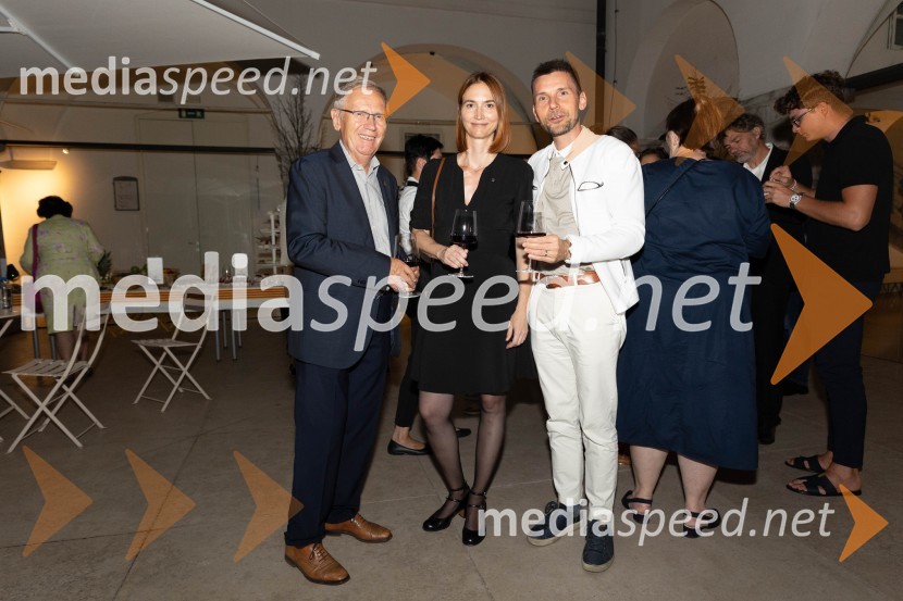  Marjan Šetinc, bivši veleposlanik Republike Slovenije v Združenem kraljestvu Velike Britanije in Severne Irske;  Krystyna Schreiber, predstavnica Vlade Katalonije za države srednje Evrope;  Ernest  Žejn, podjetnikKatalonski nacionalni dan La Diada združen z dobrodelno prireditvijo »OBJEM«