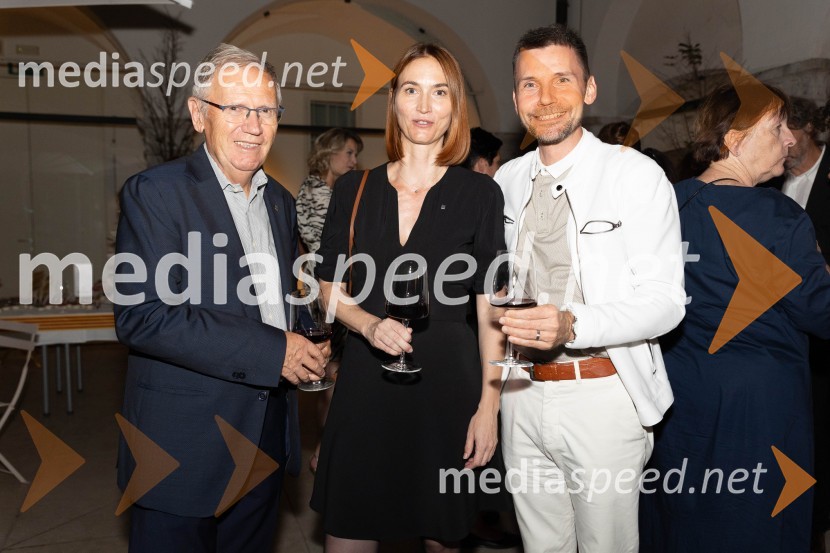  Marjan Šetinc, bivši veleposlanik Republike Slovenije v Združenem kraljestvu Velike Britanije in Severne Irske;  Krystyna Schreiber, predstavnica Vlade Katalonije za države srednje Evrope;  Ernest  Žejn, podjetnikKatalonski nacionalni dan La Diada združen z dobrodelno prireditvijo »OBJEM«