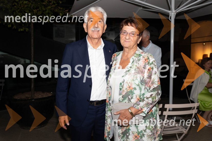  Rajko Kotnik, poslovni direktor Cankarjevega doma, dosedanji predsednik Lions kluba Ljubljana Rožnik;  Dunja Bohorič, predsednica odbora za SILA Bazar in članica Lions kluba LjubljanaKatalonski nacionalni dan La Diada združen z dobrodelno prireditvijo »OBJEM«