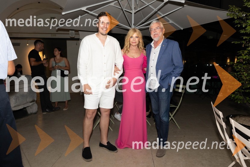  ... ;  Darja Kuhar Kotnik, soustanoviteljica in podpredsednica Društva za zdravje naroda;  Peter Ilgo, častni konzul republike PeruKatalonski nacionalni dan La Diada združen z dobrodelno prireditvijo »OBJEM«