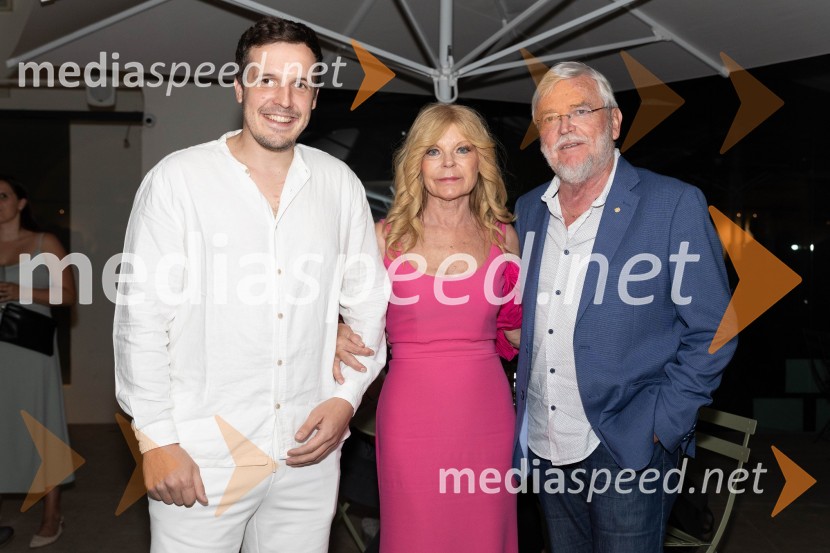  ... ;  Darja Kuhar Kotnik, soustanoviteljica in podpredsednica Društva za zdravje naroda;  Peter Ilgo, častni konzul republike PeruKatalonski nacionalni dan La Diada združen z dobrodelno prireditvijo »OBJEM«