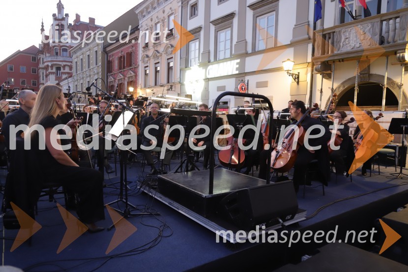 Balet pod zvezdami: Carmina Burana na Glavnem trgu v Mariboru