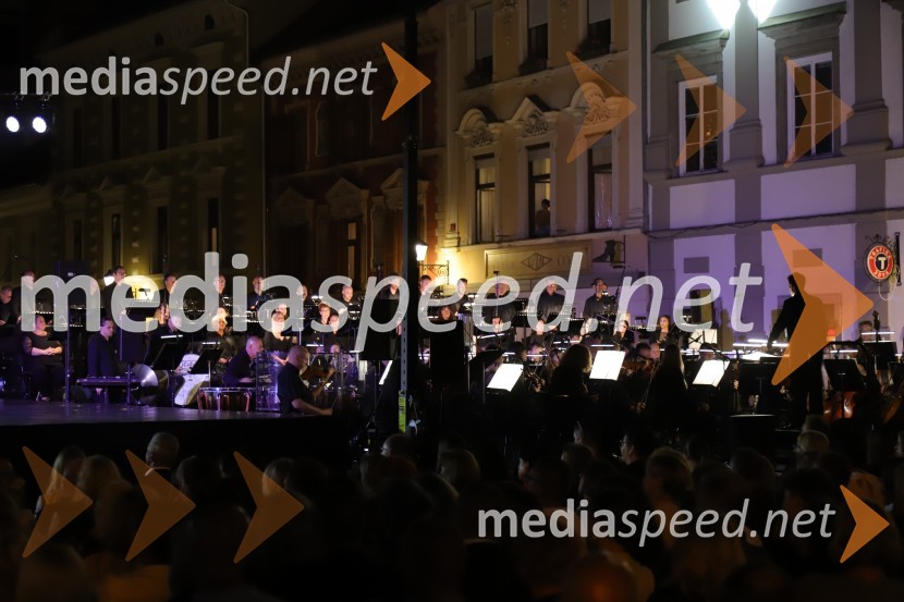 Balet pod zvezdami: Carmina Burana na Glavnem trgu v Mariboru