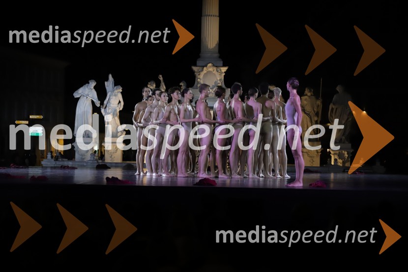 Balet pod zvezdami: Carmina Burana na Glavnem trgu v Mariboru