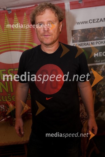 Umrl je legendarni radijski voditelj Sašo Hribar