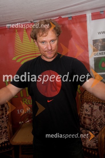 Umrl je legendarni radijski voditelj Sašo Hribar