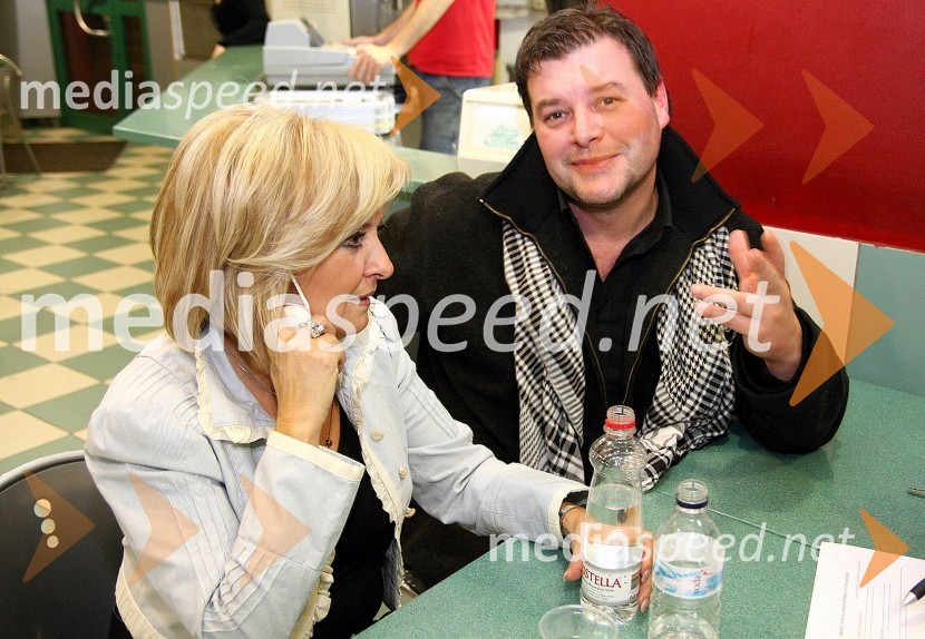  Jasna Šinkovec, direktorica podjetja Novi medij in predsednica društva Julija;   Robert Erjavec, VoditeljUmrl je priljubljeni vremenar Robert Erjavec