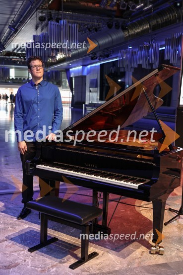  Urban Stanič, pianistCankarjev dom predstavil repertoar sezone 2023/24