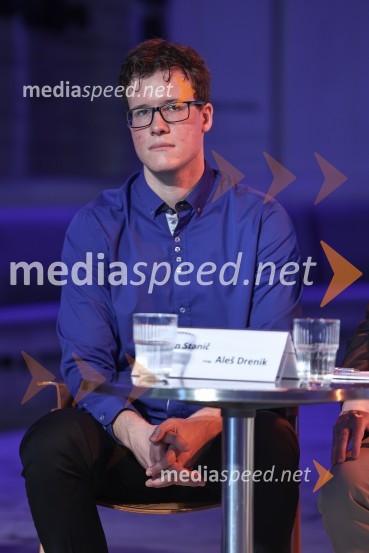  Urban Stanič, pianistCankarjev dom predstavil repertoar sezone 2023/24