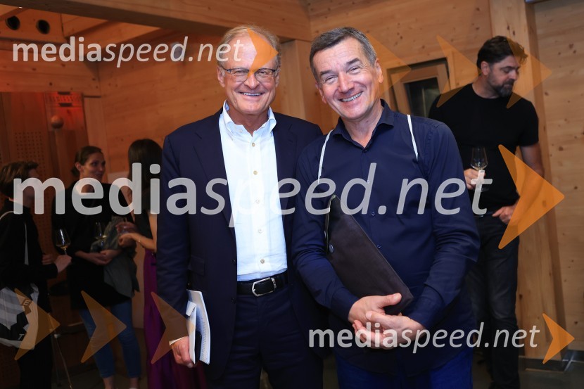 Dr. Alenka Zupančič gostja v skednju Škrabčeve domačije