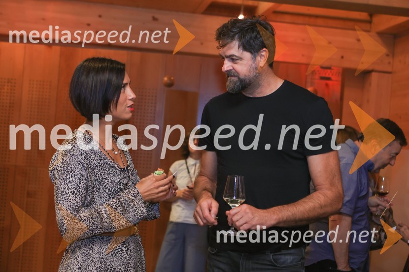 Dr. Alenka Zupančič gostja v skednju Škrabčeve domačije