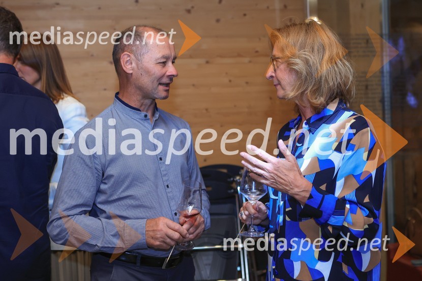 Dr. Alenka Zupančič gostja v skednju Škrabčeve domačije