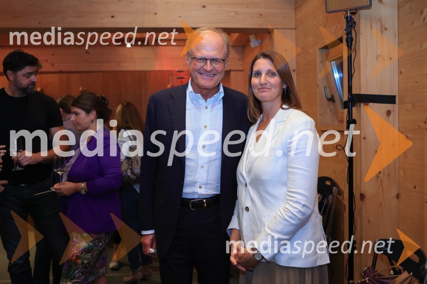 Dr. Alenka Zupančič gostja v skednju Škrabčeve domačije