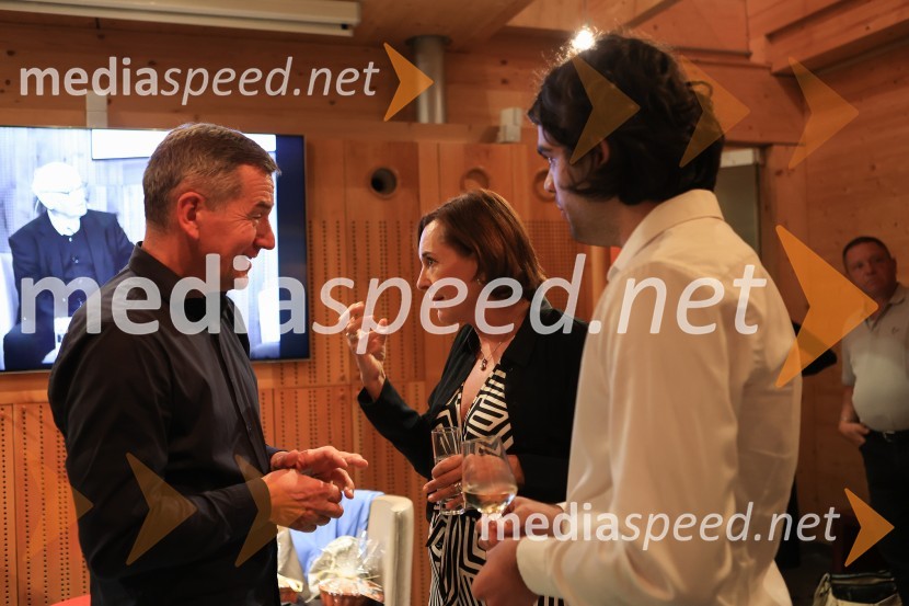 Dr. Alenka Zupančič gostja v skednju Škrabčeve domačije