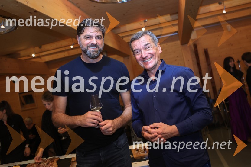 Dr. Alenka Zupančič gostja v skednju Škrabčeve domačije