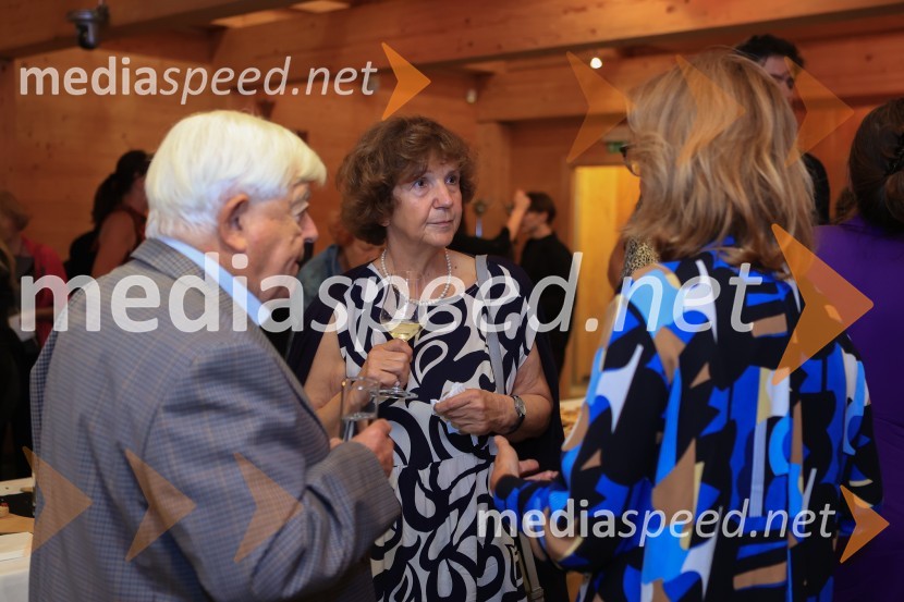 Dr. Alenka Zupančič gostja v skednju Škrabčeve domačije