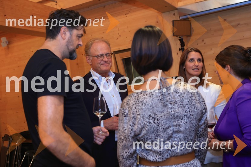 Dr. Alenka Zupančič gostja v skednju Škrabčeve domačije