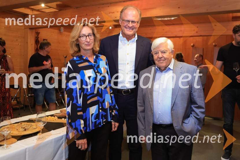 Dr. Alenka Zupančič gostja v skednju Škrabčeve domačije