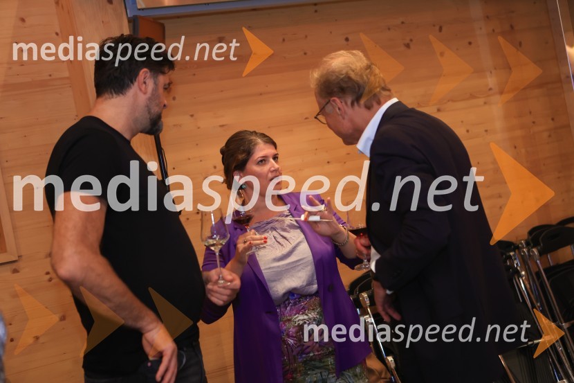 Dr. Alenka Zupančič gostja v skednju Škrabčeve domačije