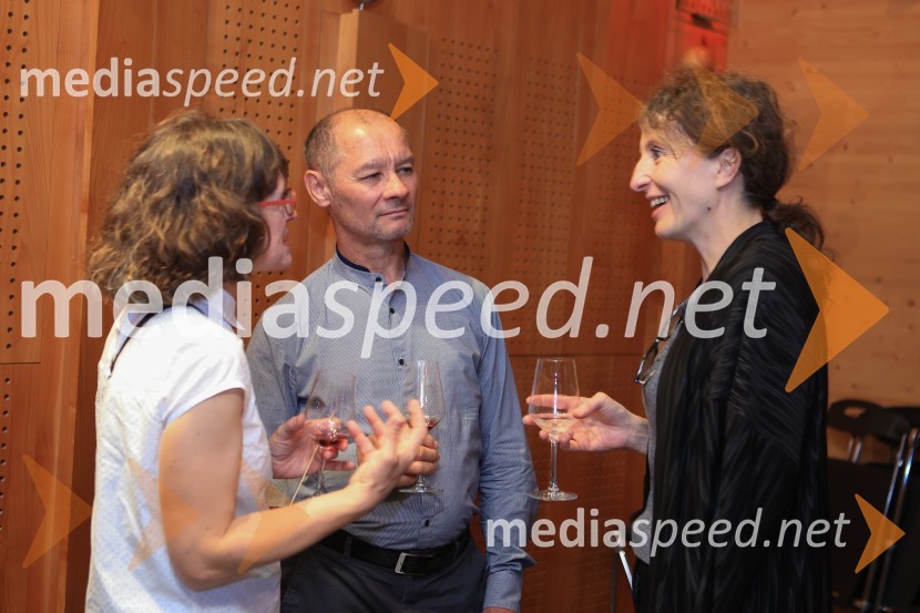 Dr. Alenka Zupančič gostja v skednju Škrabčeve domačije