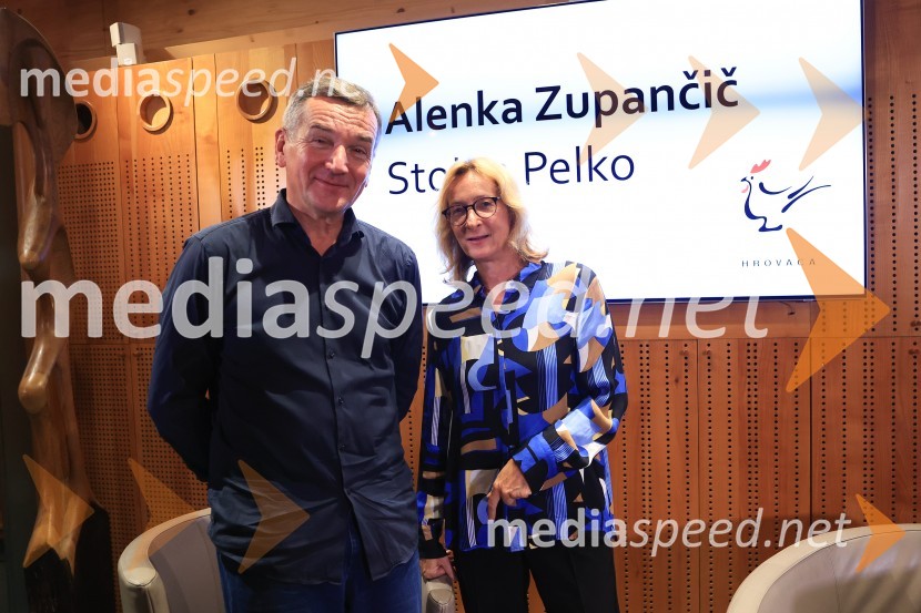 Dr. Alenka Zupančič gostja v skednju Škrabčeve domačije