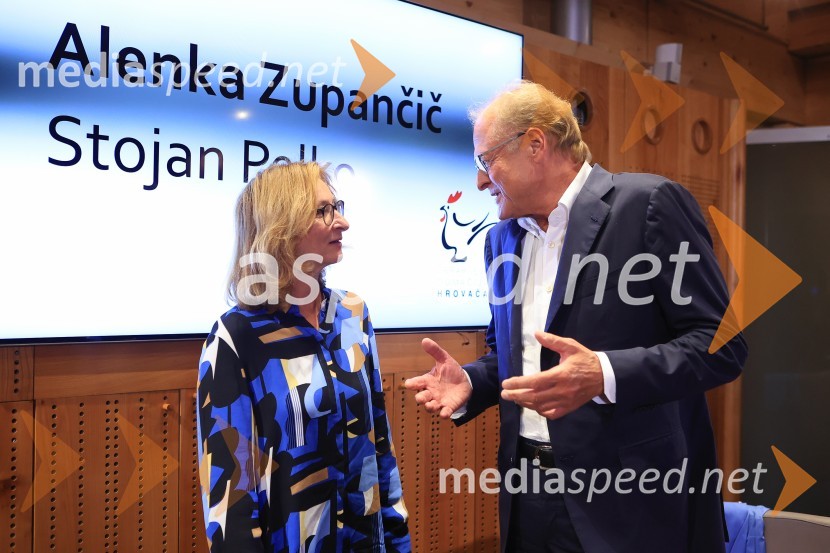 Dr. Alenka Zupančič gostja v skednju Škrabčeve domačije