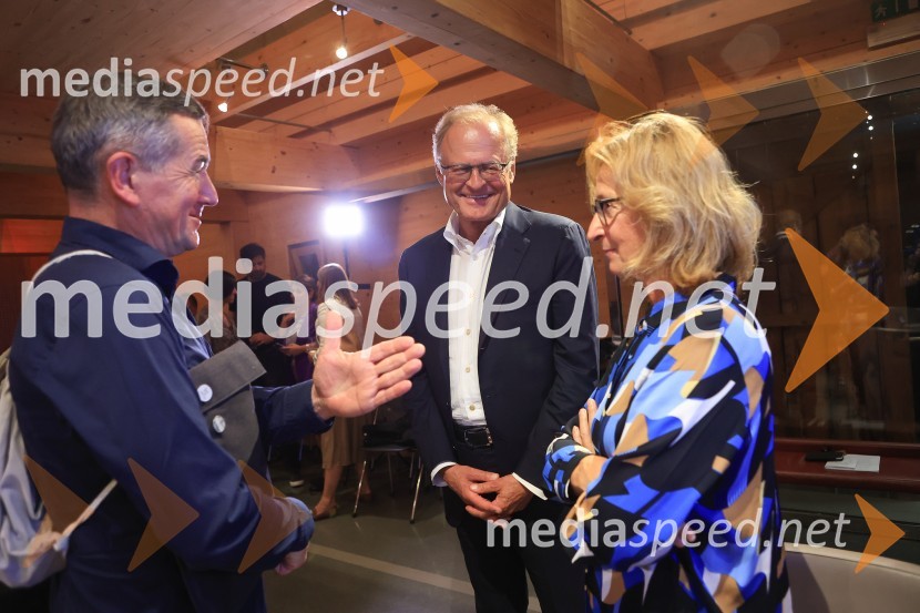 Dr. Alenka Zupančič gostja v skednju Škrabčeve domačije