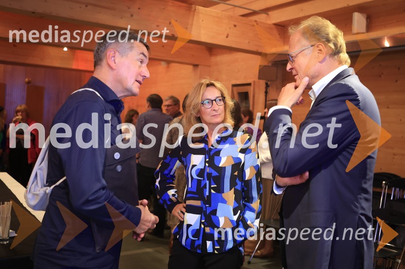 Dr. Alenka Zupančič gostja v skednju Škrabčeve domačije