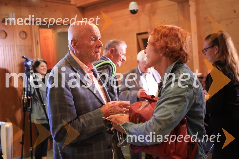 Dr. Alenka Zupančič gostja v skednju Škrabčeve domačije