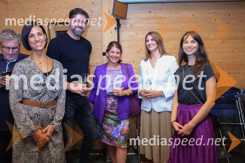 Dr. Alenka Zupančič gostja v skednju Škrabčeve domačije